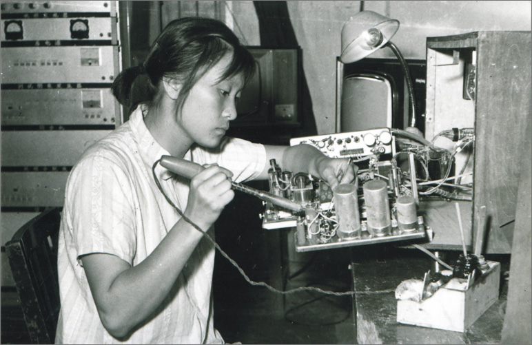 1970年，中國誕生第一台彩色電視機，數年之後，長虹才開始電視機的研製