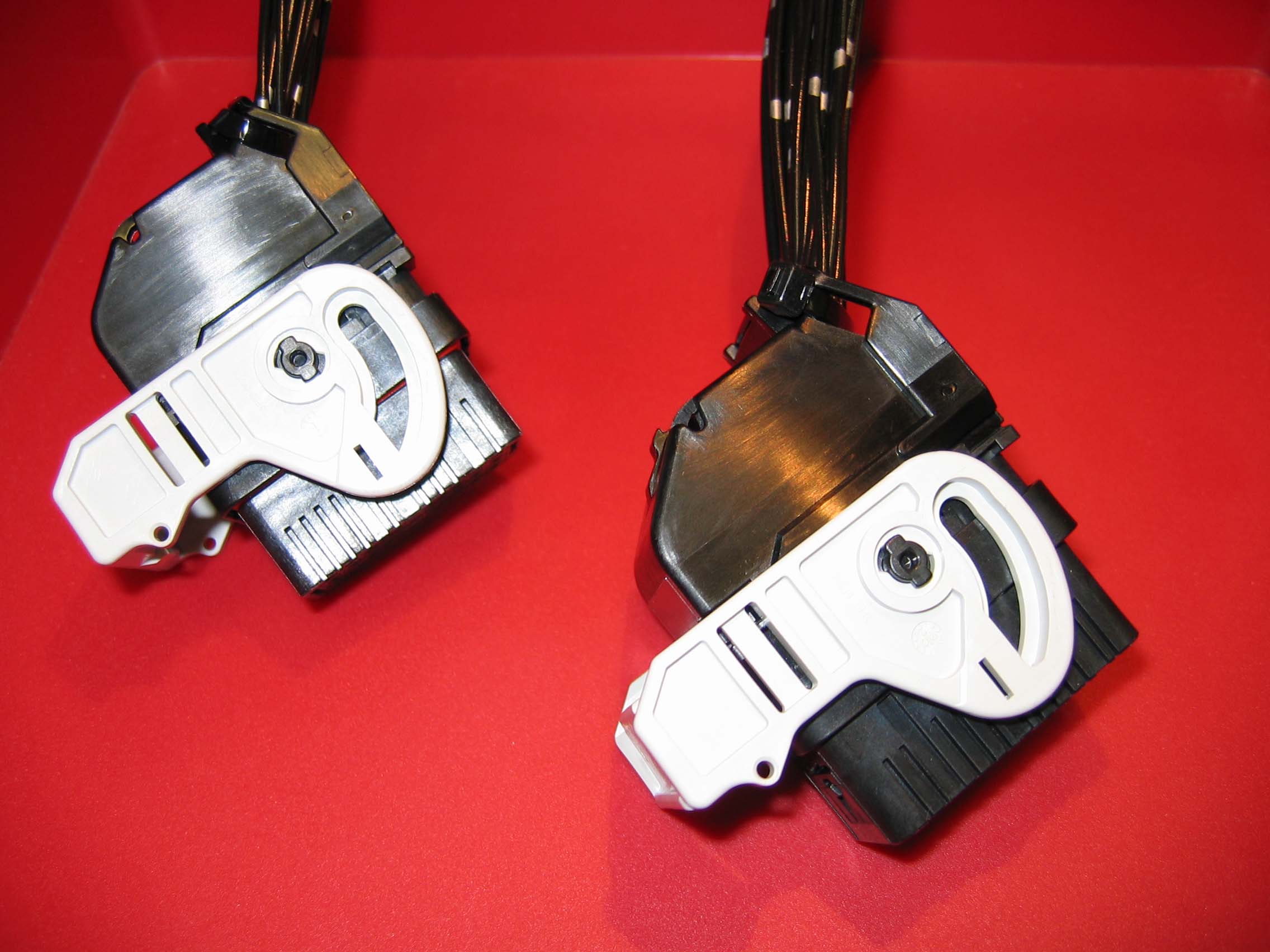 CMX密封型、 混合式、高密度、模塊化連接器係列