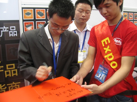 現場觀眾寫下對Digi-Key 的祝福