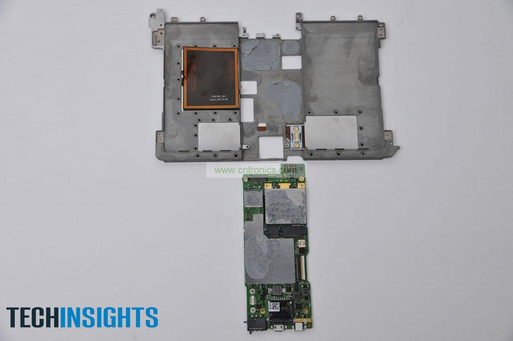 將PCB與金屬分離，從PCB板上卸下無線通訊板