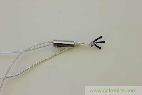 LED多點觸控手套DIY：拆解並重組耳機線