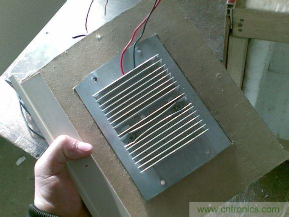 牛人DIY:百元自製車載冰箱