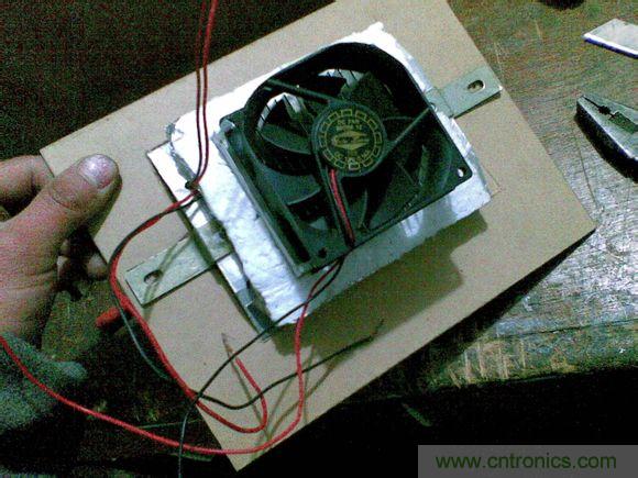 牛人DIY:百元自製車載冰箱