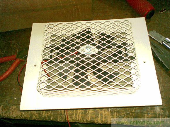 牛人DIY:百元自製車載冰箱