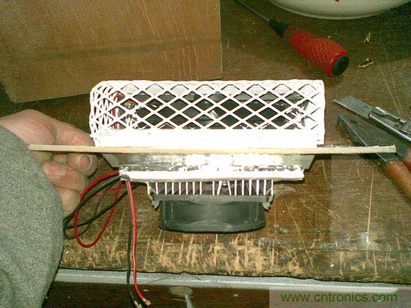 牛人DIY:百元自製車載冰箱