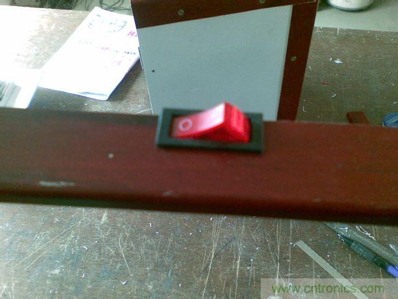 牛人DIY:百元自製車載冰箱