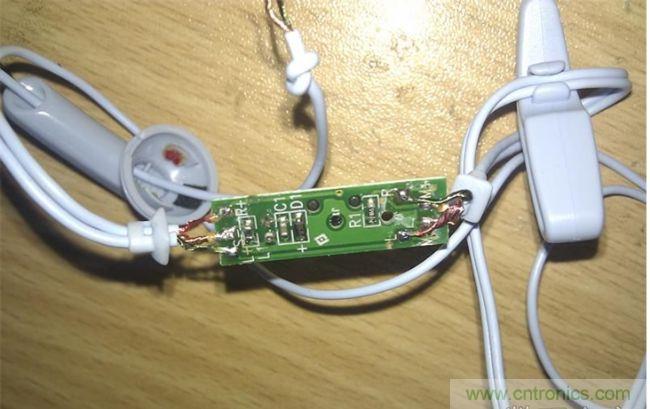 背麵：電阻，電容，電感。接線圖也有標注。很複雜的線控。