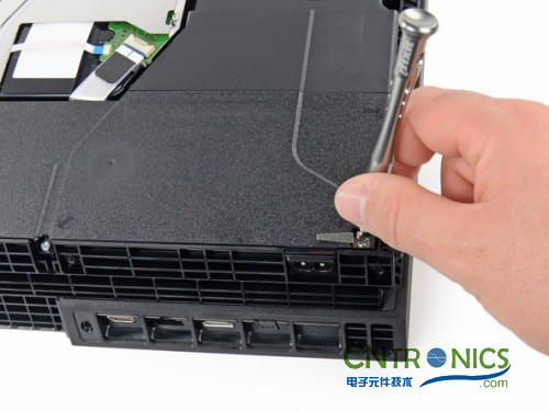 遊戲機內部的秘密：逆天級拆解索尼 PALY STATION 4!