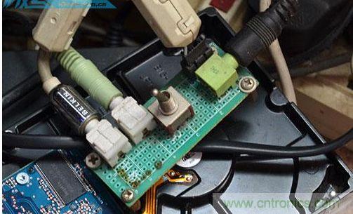 DIY：自製超炫音頻分配器，實現音箱共用