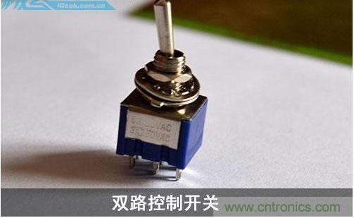 DIY：自製超炫音頻分配器，實現音箱共用