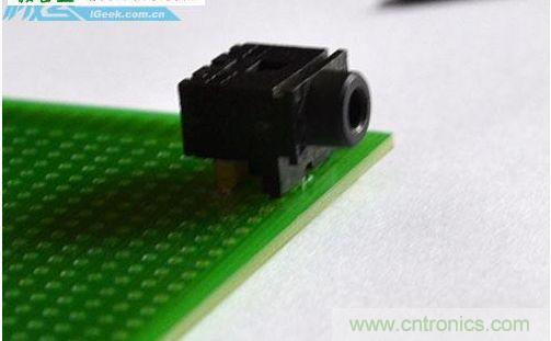 DIY：自製超炫音頻分配器，實現音箱共用