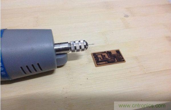 最細鑽頭，透光檢查