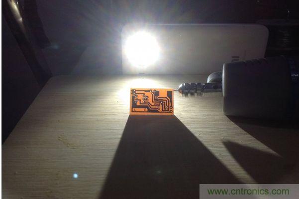 最細鑽頭，透光檢查