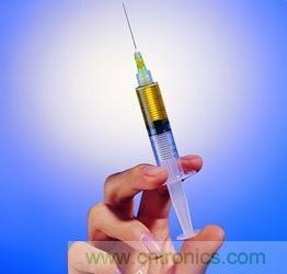 【導讀】不bu用yong針zhen頭tou也ye能neng注zhu射she，孩hai子zi再zai也ye不bu用yong害hai怕pa打da針zhen了le。日ri本ben開kai發fa的de一yi種zhong新xin型xing注zhu射she器qi不bu用yong針zhen頭tou而er靠kao氣qi泡pao壓ya力li注zhu射she，隻zhi需xu將jiang注zhu射she器qi緊jin貼tie皮pi膚fu，沒mei有you疼teng痛tong感gan就jiu可ke以yi將jiang藥yao物wu高gao精jing度du地di輸shu送song到dao目mu標biao位wei置zhi。 　　 目mu前qian市shi場chang上shang也ye存cun在zai無wu針zhen注zhu射she器qi，它ta們men通tong常chang是shi依yi靠kao彈dan簧huang的de力li量liang產chan生sheng高gao壓ya來lai發fa射she液ye體ti，穿chuan透tou皮pi膚fu後hou將jiang藥yao物wu送song到dao肌ji肉rou，但dan卻que有you可ke能neng損sun害hai神shen經jing，而er且qie多duo少shao還hai是shi有you一yi些xie疼teng痛tong感gan。 　　 芝浦工業大學副教授山西陽子率領的研究小組新開發的這種無針注射器全長約10厘li米mi，它ta利li用yong在zai液ye體ti中zhong施shi加jia電dian壓ya來lai高gao速su發fa射she氣qi泡pao，利li用yong氣qi泡pao破po裂lie的de力li量liang在zai細xi胞bao上shang開kai出chu微wei細xi的de孔kong，然ran後hou通tong過guo這zhe個ge孔kong將jiang含han有you藥yao物wu的de微wei小xiao氣qi泡pao注zhu入ru細xi胞bao內nei部bu。氣qi泡pao的de氣qi體ti收shou縮suo後hou，隻zhi有you藥yao物wu到dao達da患huan部bu。 1 由於方向性很明確，所以新型注射器能針對局部進行高精度治療，而且由於開出的孔隻有4微米左右，所以對細胞的損害很小。 　　 zhezhongwuzhenzhusheqichunengzhusheyaowuwai，haikeyixiangbaokuozhiwuxibaozaineidexibaoneizhirujiyinhekaizhanzhiliao，youzheguangfanyongtu。yanjiuxiaozuzhunbeijinyibugailiangzhusheqijiegou，duinenggouzhushedeyaoliang、穿孔深度等進行更詳細的評估，並與企業合作，爭取早日使新型注射器達到實用化程度。