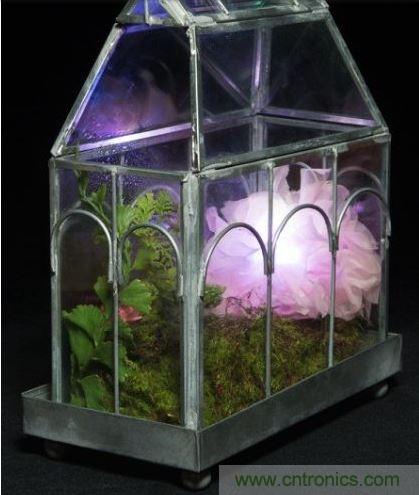 當傳感器讀到的數值低於閾值，則LED會閃爍紅光