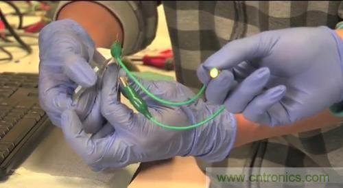 就是這麼任性！柔性電池僅需1秒就充電完畢？