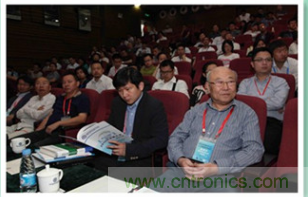 圖6：哈爾濱工業大學教授楊孝宗和蘇州納米技術與仿真研究所博導張鋌等專家坐鎮2015中國創客論壇，為中國創新加油！