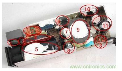 電源適配器的構造  6 1. 壓敏電阻，其功能是當外界電壓過高時，壓敏電阻阻值迅速變得很小，與壓敏電阻串聯的保險絲被熔斷，從而保護其他電路不被燒壞。  2. 保險絲，規格為2.5A/250V，當電路中的電流過大時，保險絲會熔斷以保護其他元件。  3. 電感線圈(又稱扼流圈)，主要功能是降低電磁幹擾。  4. 整流橋，規格為D3SB，作用是把220V交流電變為直流電。  5. 濾波電容，規格為180&mu;F/400V，作用是濾除直流電中的交流紋波，使電路工作更可靠。  6. 運放IC(集成電路)，保護電路、電壓調節的重要組成部分。  7. 溫度探頭，用於探測電源適配器的內部溫度，當溫度高於某一設定值時(不同品牌的電源適配器，其設定的溫度閥值略有不同)，保護電路會切斷適配器的電壓輸出，從而保護適配器不受損壞。   8. 大功率開關管，是開關電源中的核心元件之一，開關電源能&ldquo;一開一關&rdquo;地工作，開關管功不可沒。   9. 開關變壓器，開關電源中的核心元件之一。   10. 次級整流管，功能是把低壓交流電變為低壓直流電。在IBM的電源適配器中，整流管往往是由兩個大功率並聯工作的，以獲得較大的電流輸出。   11. 次級濾波電容，規格為820&mu;F/ 25V，共有兩個，起濾除低壓直流電中的紋波的作用。  除上述元件外，電路板上還有可調電位器及其他阻容元件。