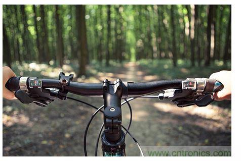 自行車車把中，觸覺反饋的使用示例