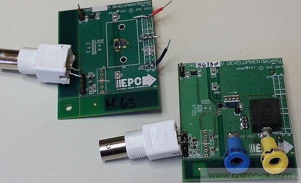 圖1：這裏僅在左側的電路板上配備了半橋配置，右側的電路板配備了完整的DC-DC轉換器。香蕉插座可將測試板連接至電子負載。通過BNC連接器可連接至外部脈衝發生器。
