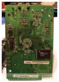 圖3：WPS54G打印服務器電路板背麵。