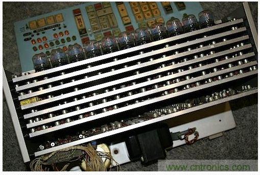 拆解也懷舊，讓人驚歎的古董級可編程科學計算器 from 1966