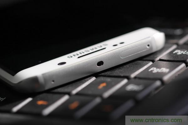 三星S6 Edge+拆解：比S6 Edge加在哪裏？