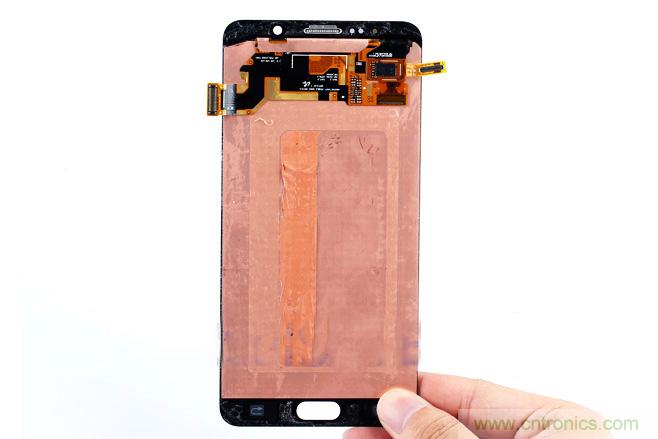 Galaxy Note5拆解，與S係列差距日漸模糊