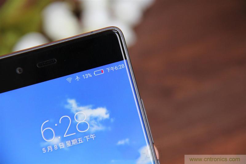 無邊框的 nubia Z9 ，一款既有驚喜，又有驚豔的智能手機