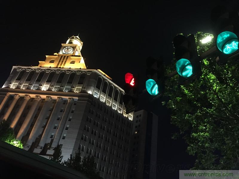 無邊框的 nubia Z9 ，一款既有驚喜，又有驚豔的智能手機