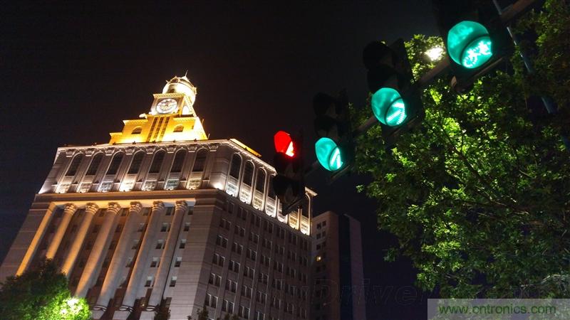 無邊框的 nubia Z9 ，一款既有驚喜，又有驚豔的智能手機