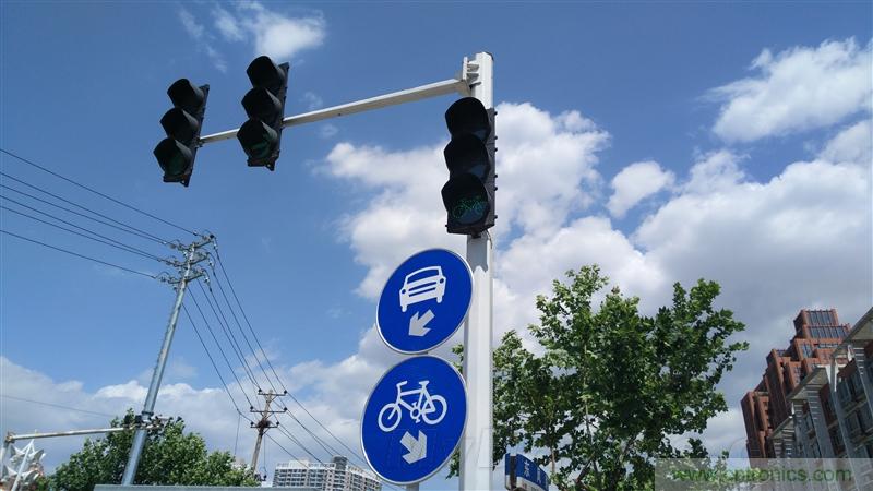 無邊框的 nubia Z9 ，一款既有驚喜，又有驚豔的智能手機