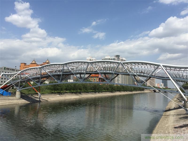 無邊框的 nubia Z9 ，一款既有驚喜，又有驚豔的智能手機