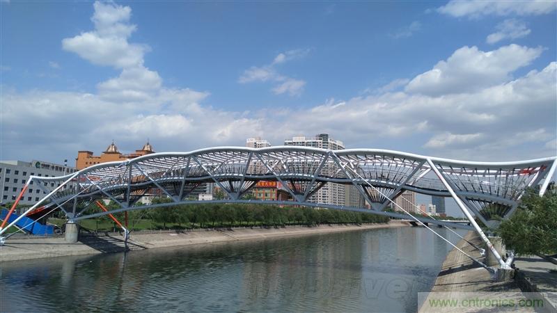 無邊框的 nubia Z9 ，一款既有驚喜，又有驚豔的智能手機