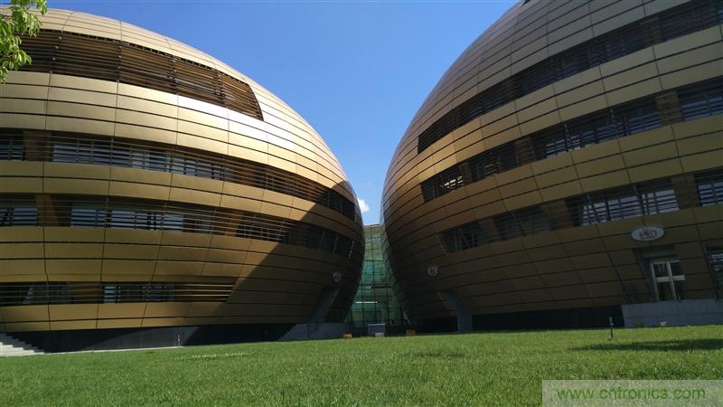 無邊框的 nubia Z9 ，一款既有驚喜，又有驚豔的智能手機