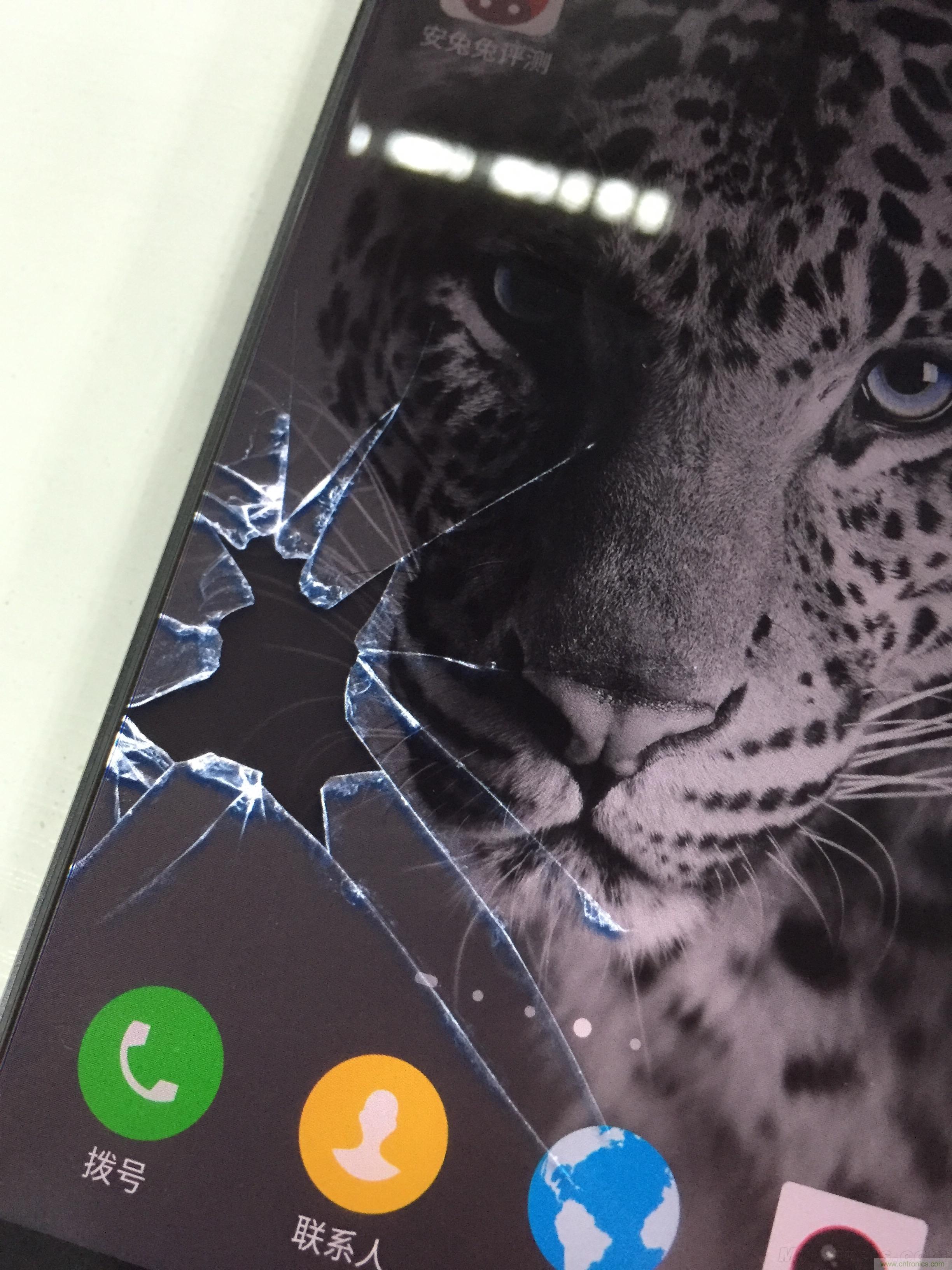 無邊框的 nubia Z9 ，一款既有驚喜，又有驚豔的智能手機