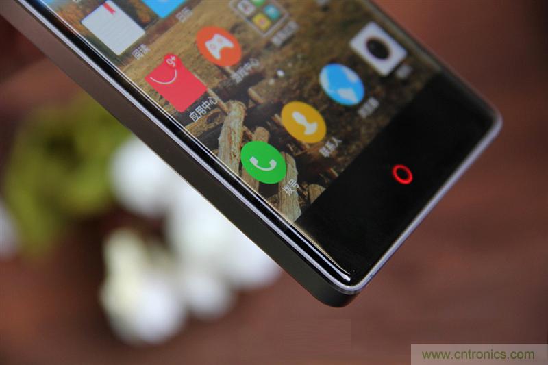 無邊框的 nubia Z9 ，一款既有驚喜，又有驚豔的智能手機