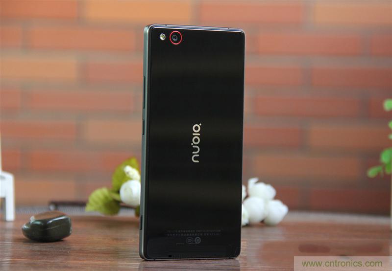 無邊框的 nubia Z9 ，一款既有驚喜，又有驚豔的智能手機