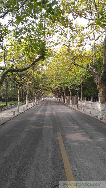 業界良心 LG V10 評測:剛毅、冷峻，不失人性化