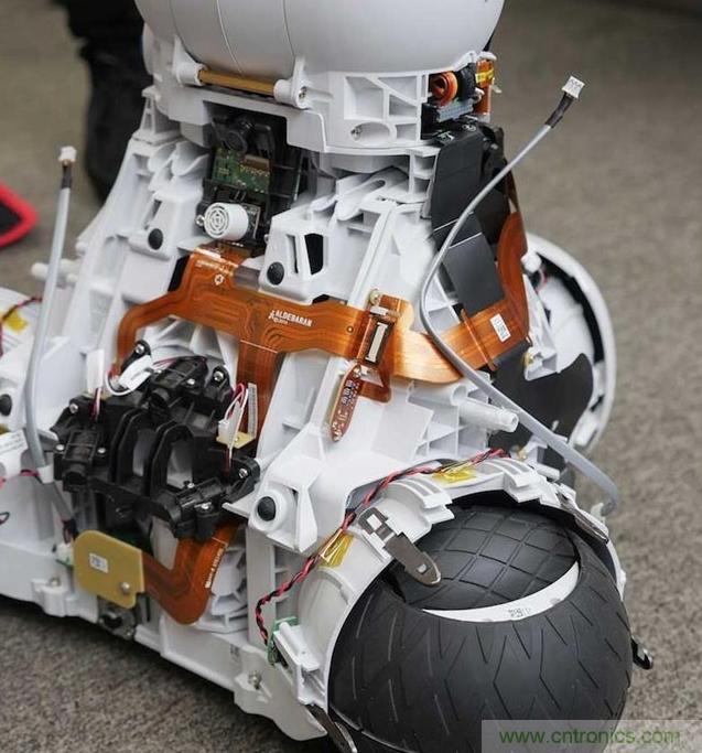 拆解筆記本不過癮，那就來拆拆日本情感機器人吧！