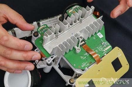 拆解筆記本不過癮，那就來拆拆日本情感機器人吧！