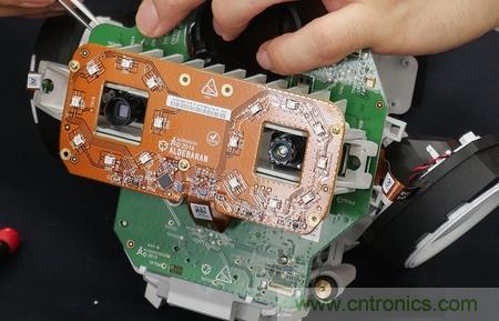 拆解筆記本不過癮，那就來拆拆日本情感機器人吧！