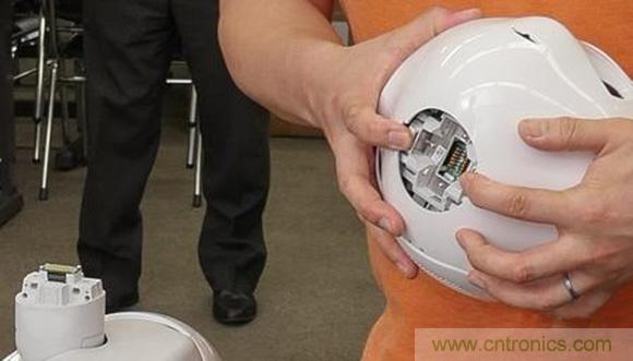 拆解筆記本不過癮，那就來拆拆日本情感機器人吧！