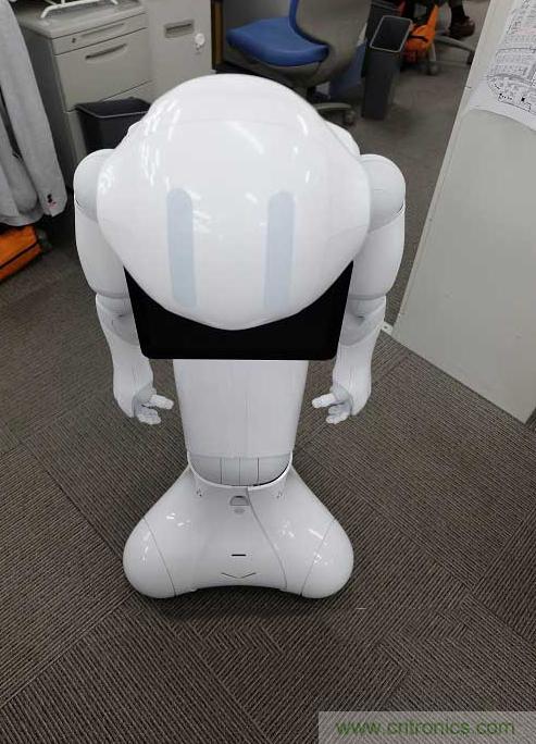 拆解筆記本不過癮，那就來拆拆日本情感機器人吧！