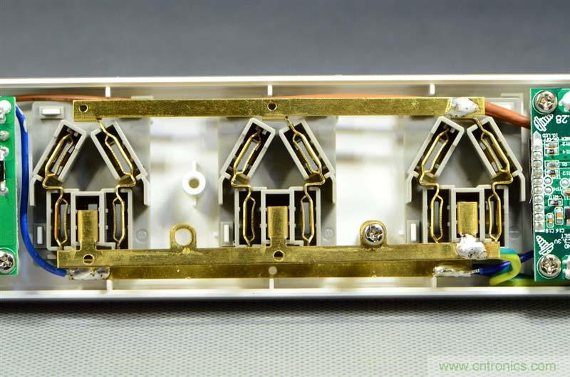 航嘉智能插線板拆解評測：看老牌機電如何&rdquo;秒殺&ldquo;後起之秀