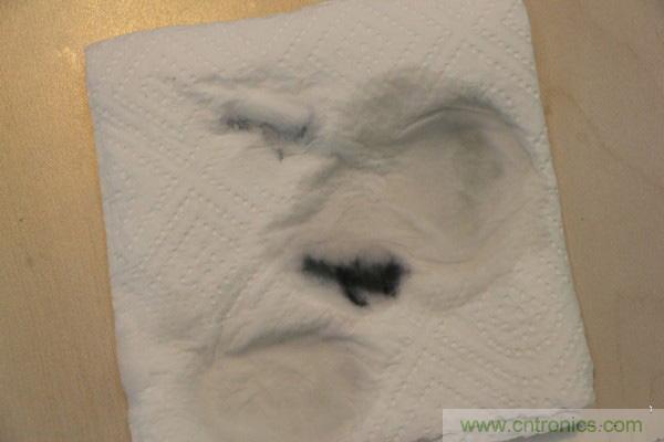 隻有奶瓶大小的閃電去漬小神器 &mdash;&mdash;海爾咕咚手持式洗衣機