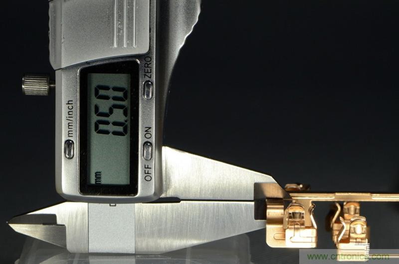 做工怒讚 神秘芯片！小米智能插線板拆解、評測