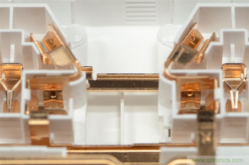 做工怒讚 神秘芯片！小米智能插線板拆解、評測