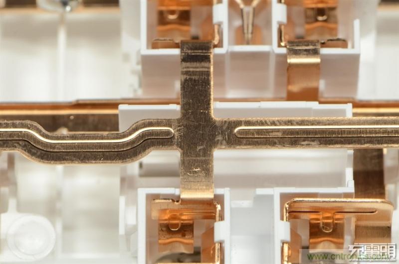 做工怒讚 神秘芯片！小米智能插線板拆解、評測