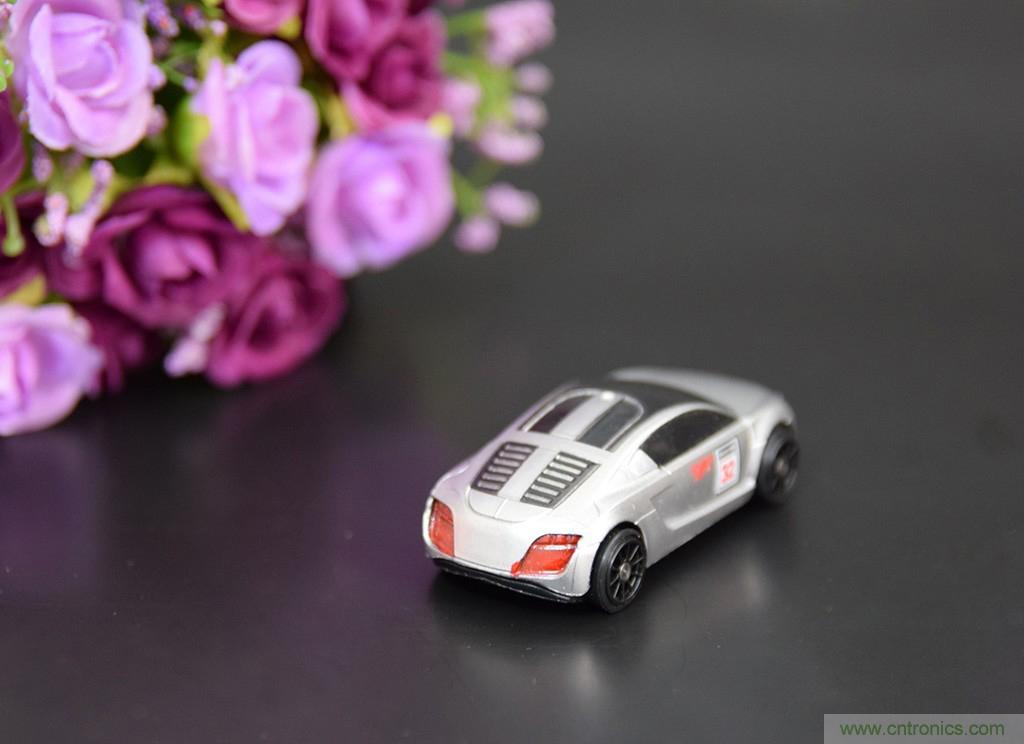 虛擬與現實相結合的飛車遊戲，讓你體驗速度與激情的碰撞！